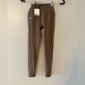 Set Active Sportswear Breathe Pipe Legging in Grain NWT